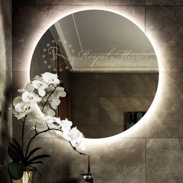 Gương tròn đèn LED hắt là một sản phẩm nội thất độc đáo, với vẻ đẹp hiện đại và bắt mắt. Với ánh sáng LED siêu sáng và kiểu dáng trang nhã, chiếc gương này sẽ làm cho không gian sống của bạn trở nên đẳng cấp và tinh tế hơn bao giờ hết.